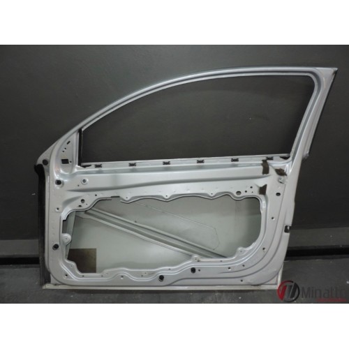 Porta Lado Direito C/ Detalhe Para Recuperar Volvo C30 2010